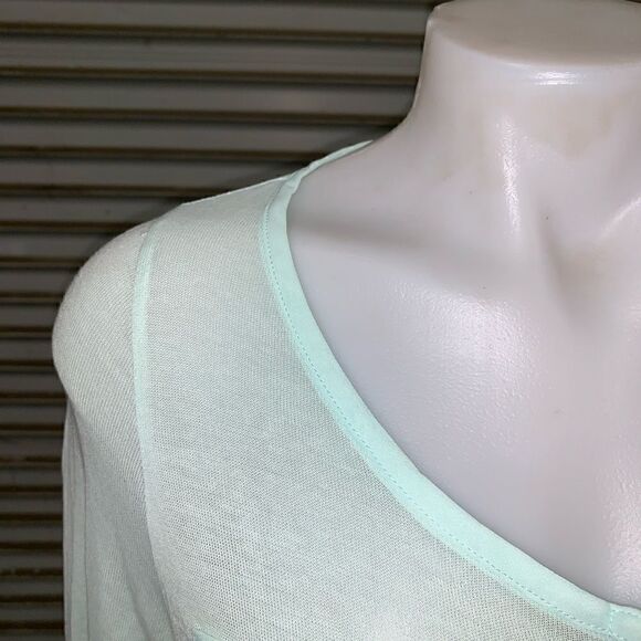 🛍️Fever sheer green long sleeve button up top - Picture 4 of 7